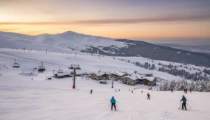 We will go to Honaz Ski Center without knowing how to ski; are there activities like sledding/snow fun besides skiing, and what is the atmosphere like there?